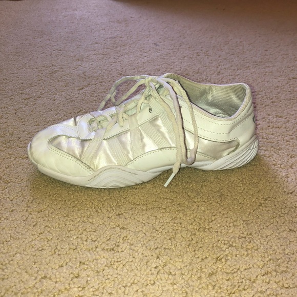 nfinity adult evolution cheer shoes